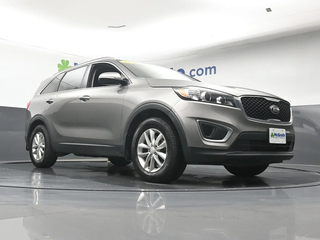 Used 2016 Silver Kia LX image 26