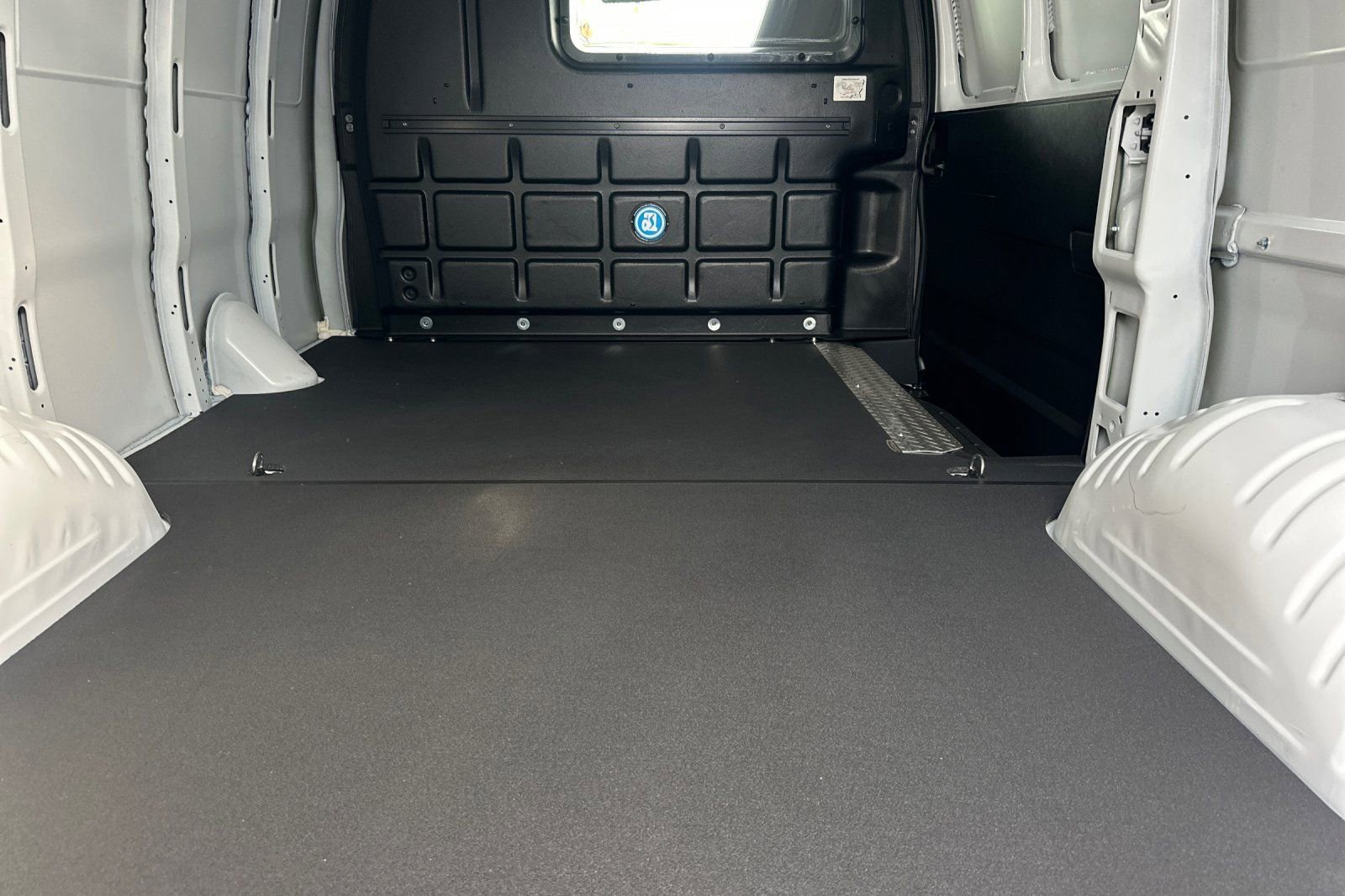 2025 Chevrolet Express Cargo Work Van - Photo 14
