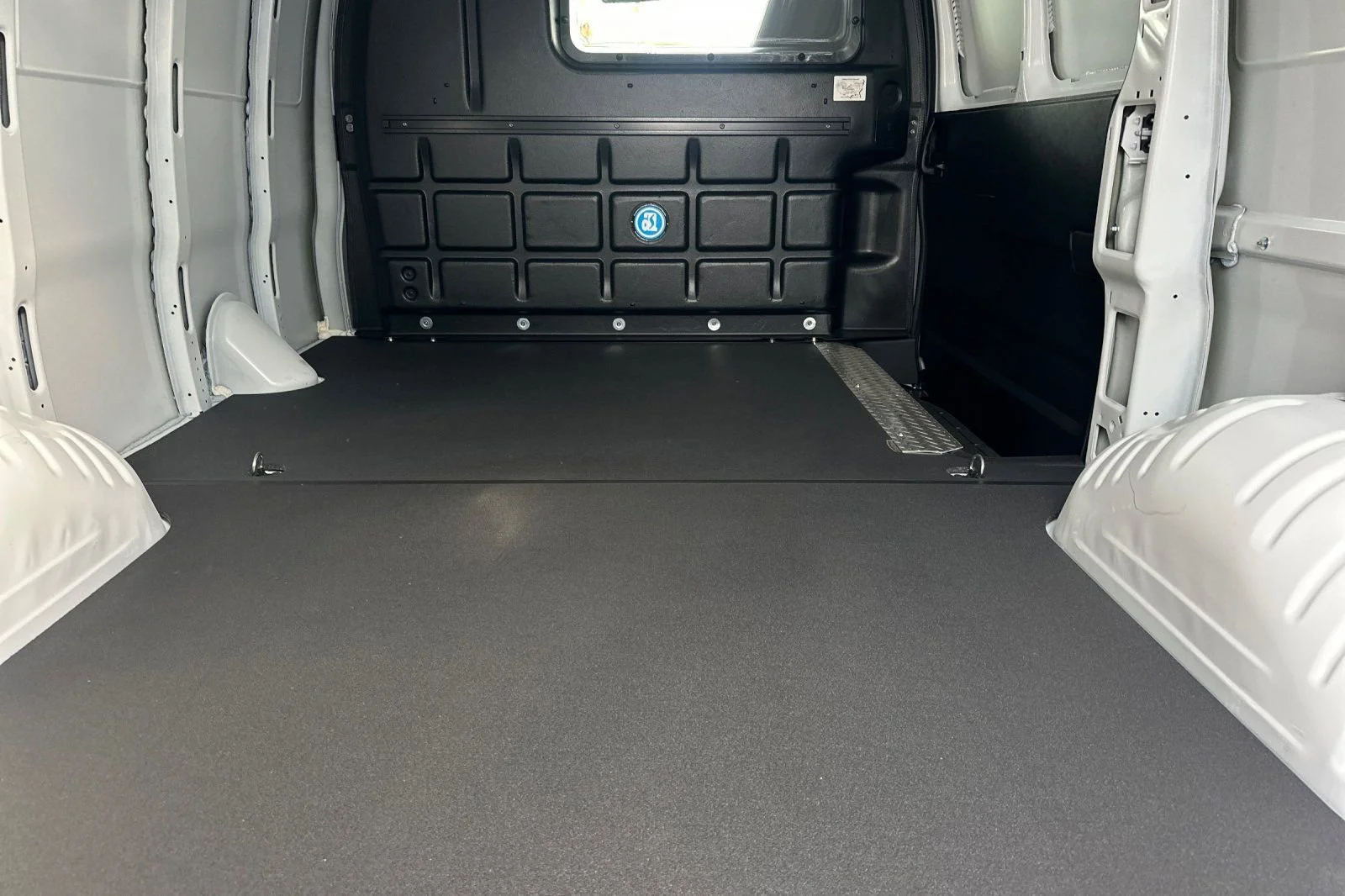 2025 Chevrolet Express Cargo Work Van - Photo 14
