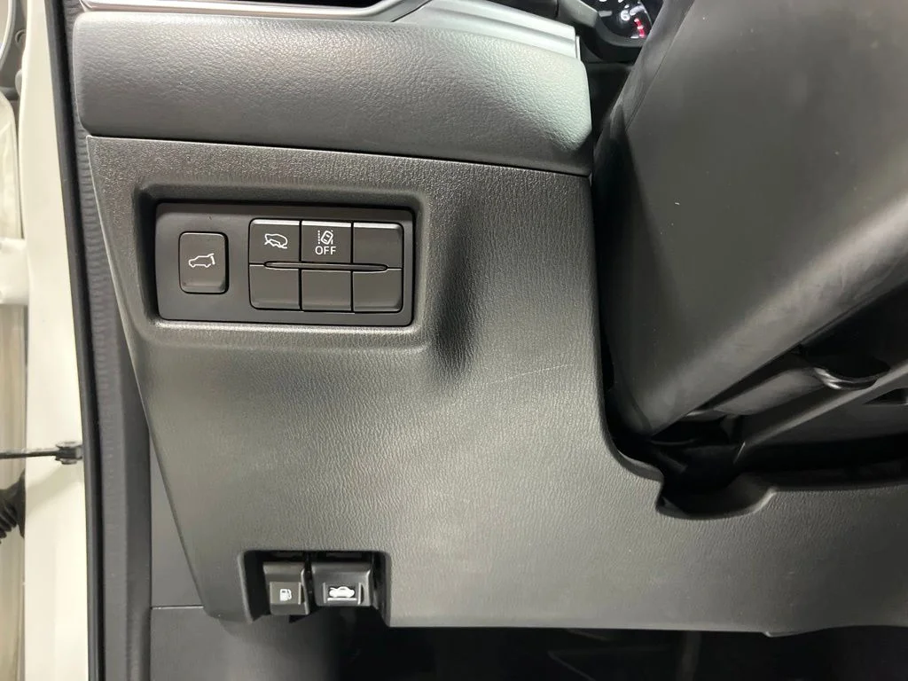 Used 2021 Snowflake White Pearl Mazda Touring image 13