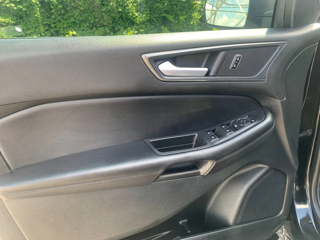 Used 2023 Black Ford SE image 12