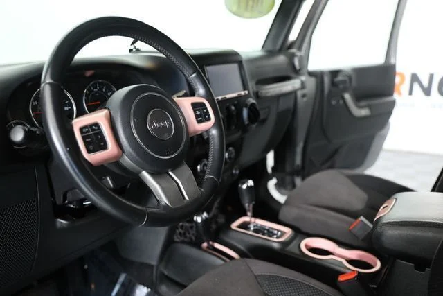Used 2017 Silver Jeep  image 9