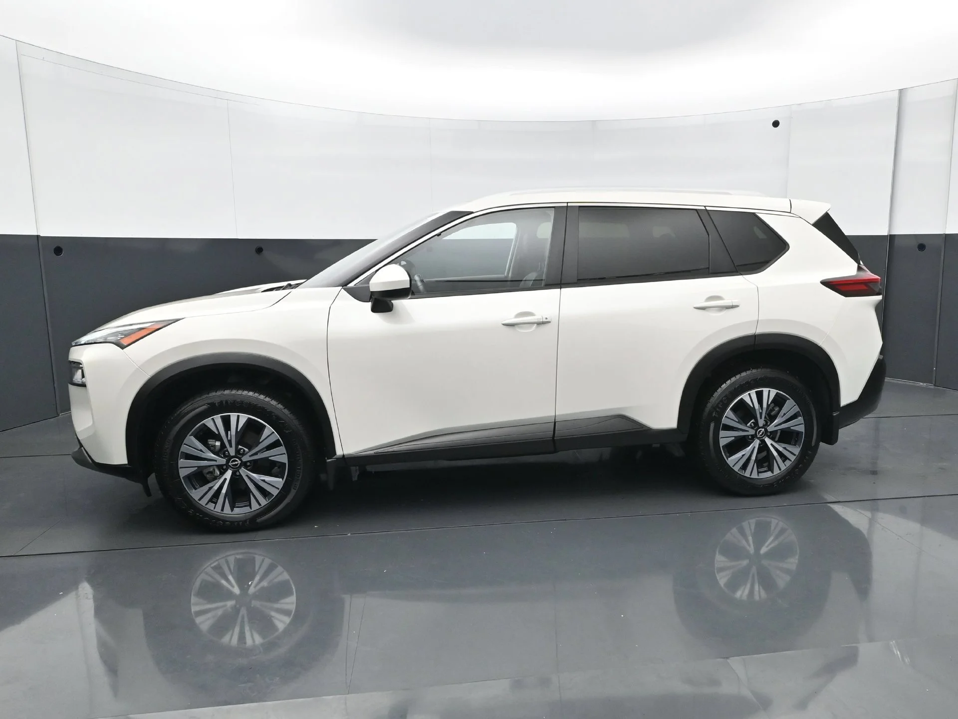 Used 2023 Nissan Rogue SV with VIN JN8BT3BB8PW488254 for sale in Burnsville, Minnesota