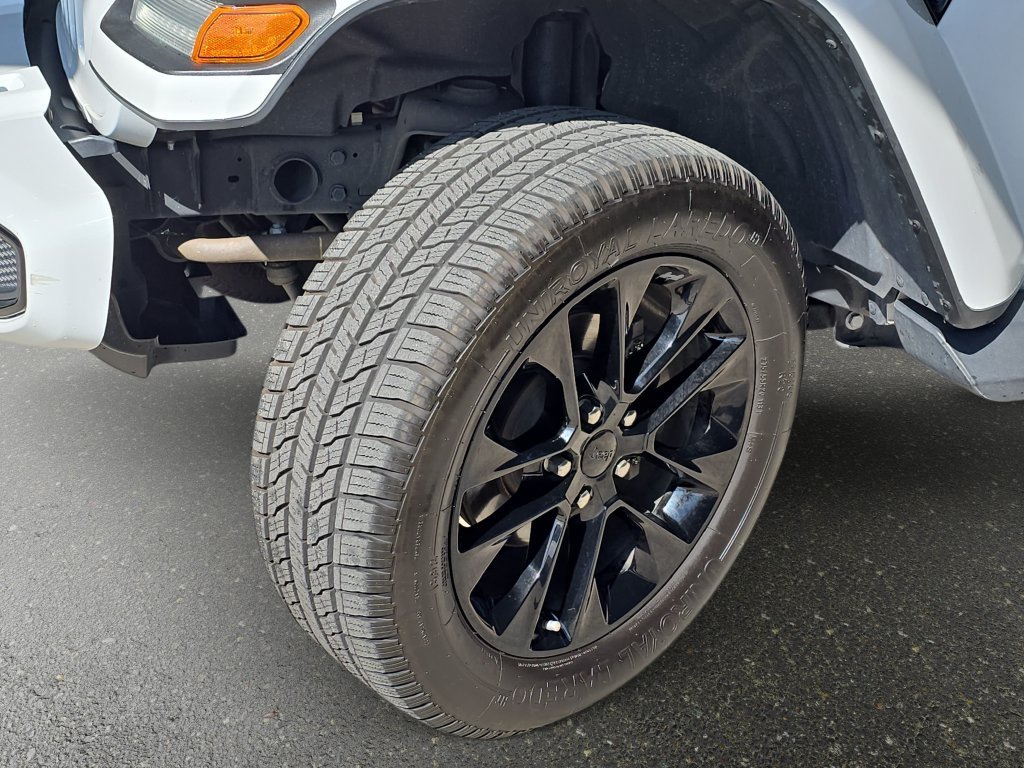 Used 2021 White Jeep Unlimited Sahara High Altitude image 33