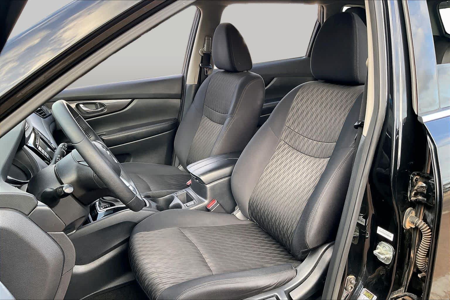 Used 2019 Magnetic Black Pearl Nissan S image 8