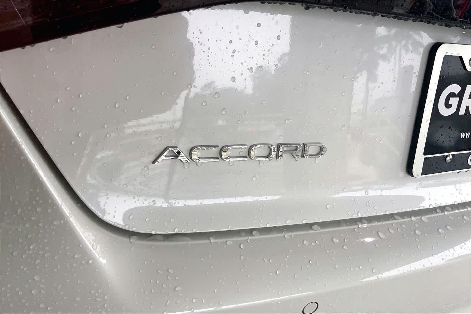 New 2026 Platinum White Pearl Honda Touring Hybrid image 13