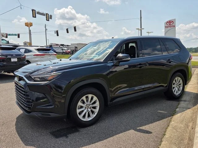 Used 2024 Black Toyota XLE image 3