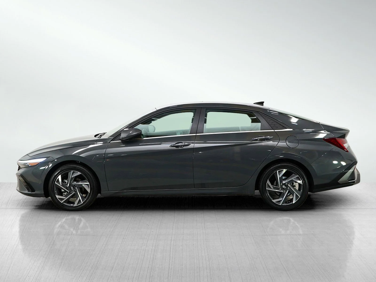Used 2025 Hyundai Elantra SEL with VIN KMHLS4DGXSU996372 for sale in Minneapolis, Minnesota