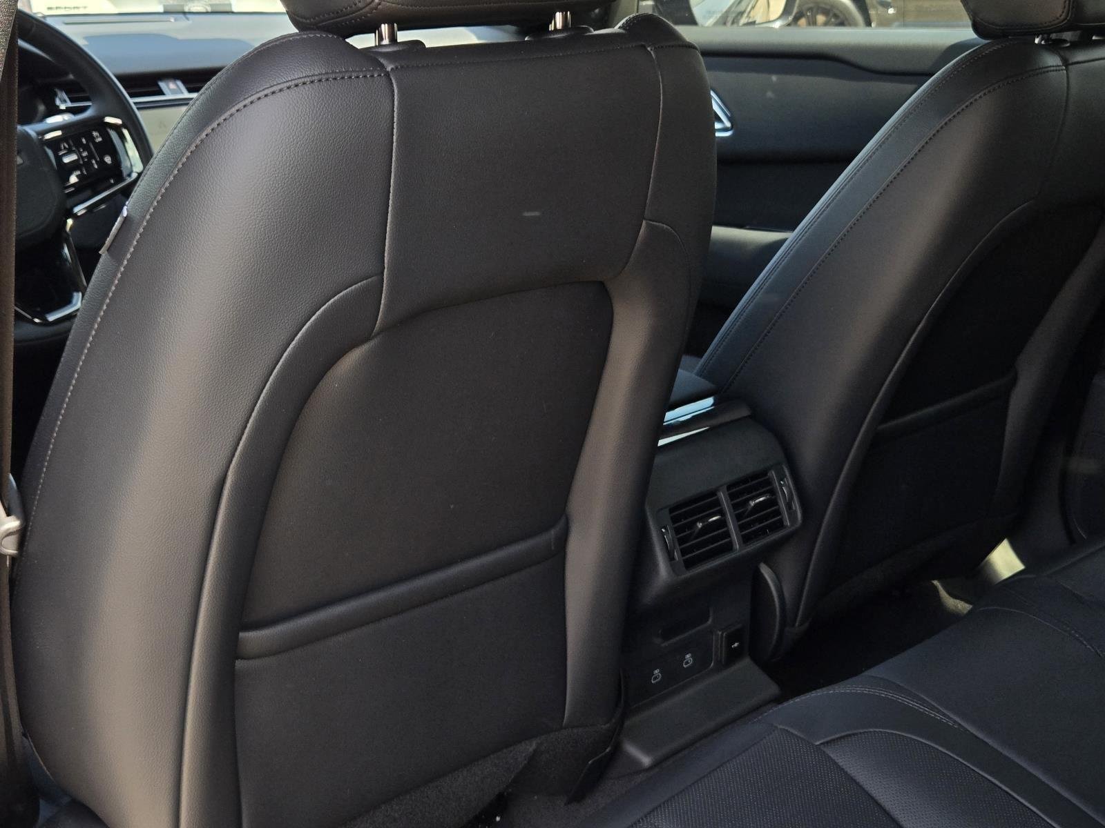 New 2025 Santorini Black Land Rover Dynamic SE image 33