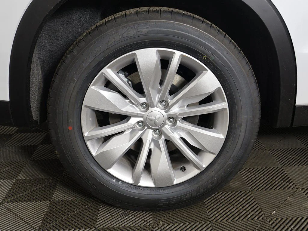 New 2026 White Mitsubishi ES image 22