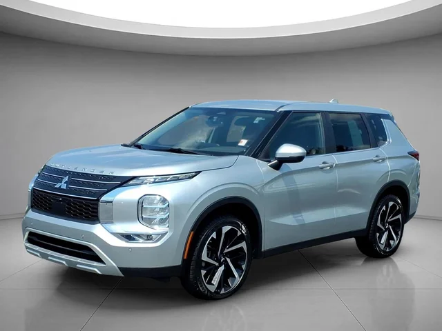 2023 Mitsubishi Outlander SE
