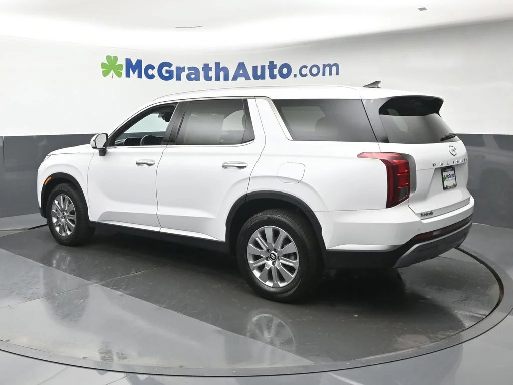 Used 2025 White Hyundai SEL image 25