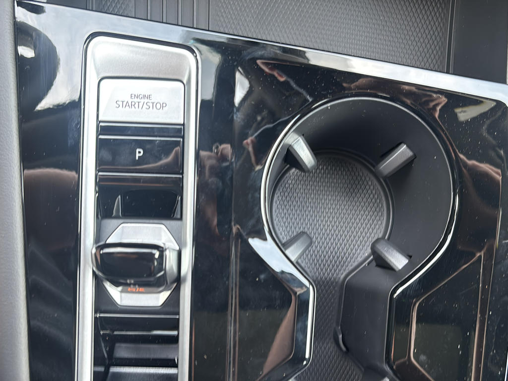 New 2026 Black Volkswagen 2.0T SE w/Technology image 27