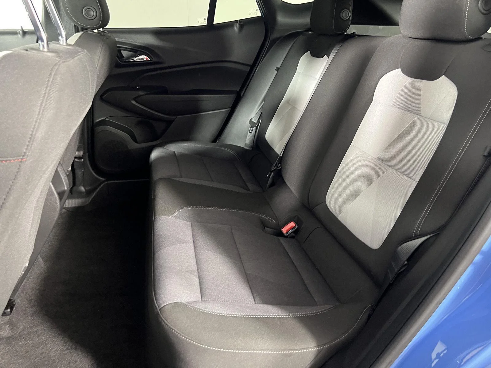 Used 2024 Fountain Blue Chevrolet 1RS image 4