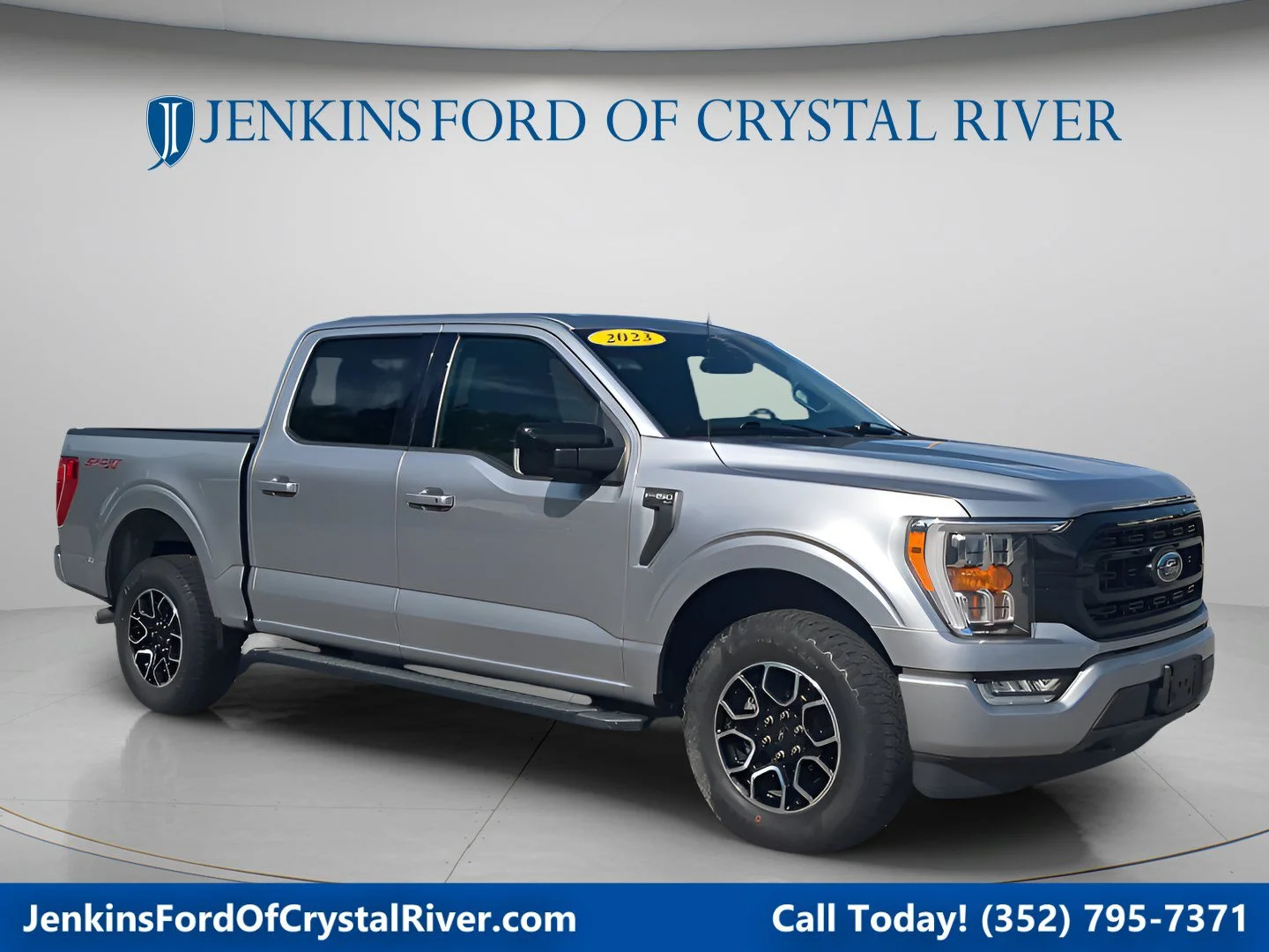 Used 2023 Avalanche Gray Ford XLT image 1