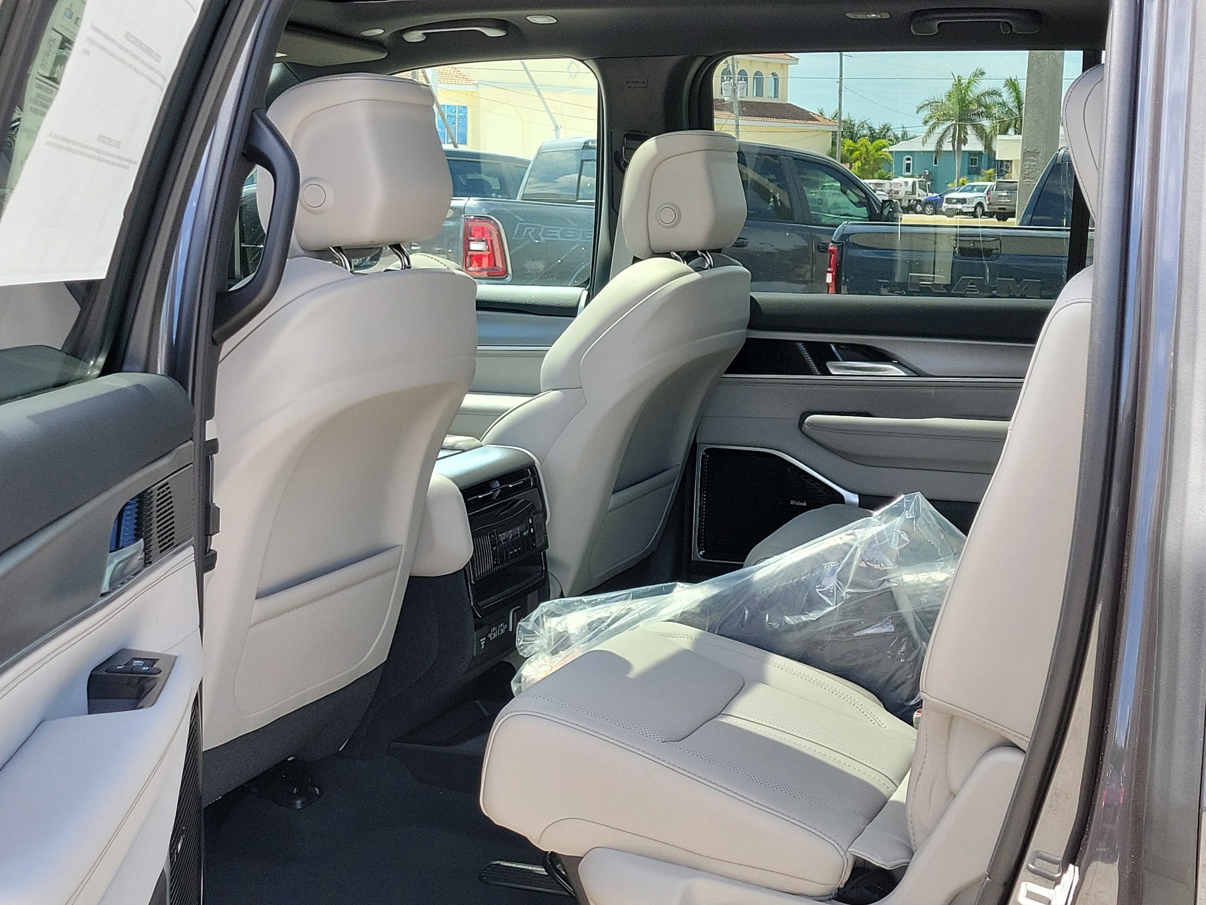 New 2026 Baltic-Gray Metallic Clear-Coat Exterior Paint Jeep Limited Altitude image 12