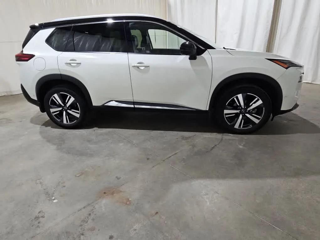 Used 2023 Pearl White Tricoat/Super Black Nissan SL image 7