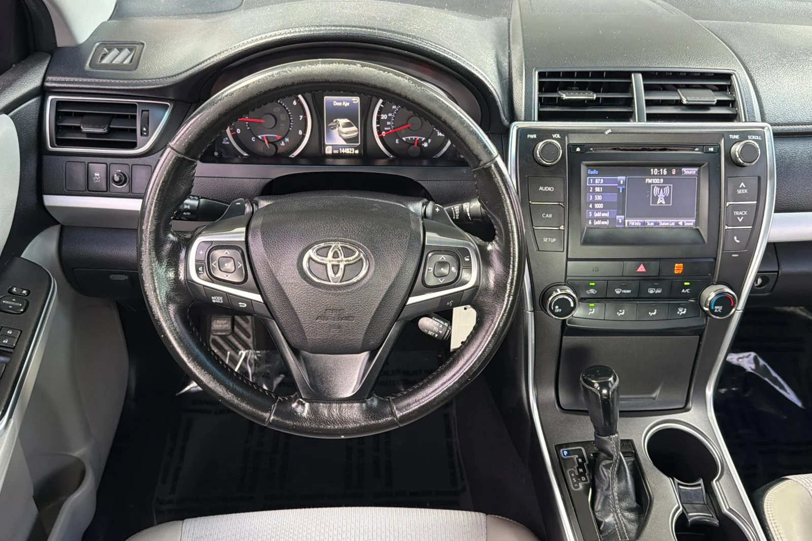 Used 2016 Gray Toyota SE image 18