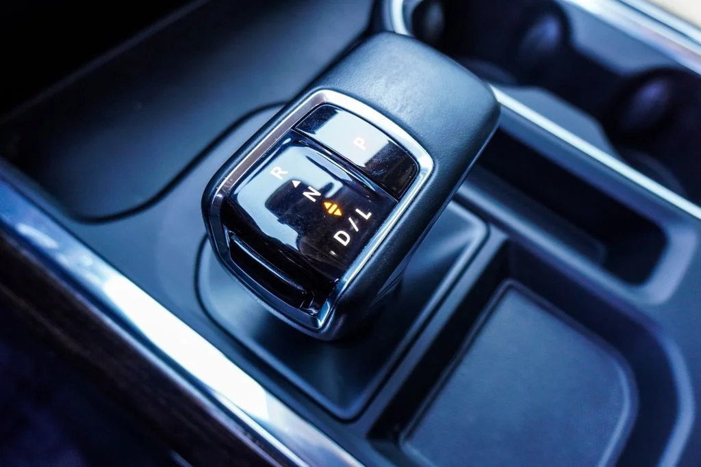 Used 2023 Silver GMC Elevation image 24