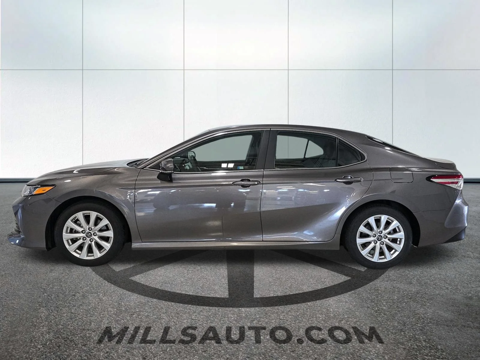Used 2018 Gray Toyota LE image 3