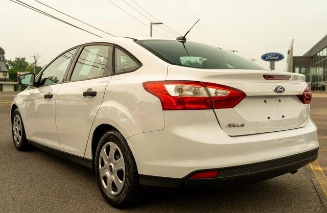 Used 2014 Oxford White Ford S image 8