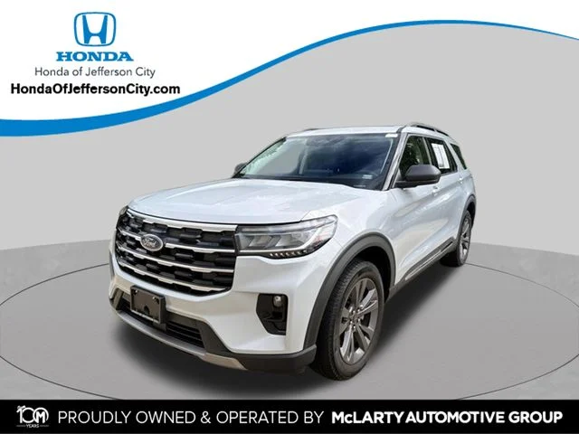 Used 2025 White Metallic Ford Active image 1