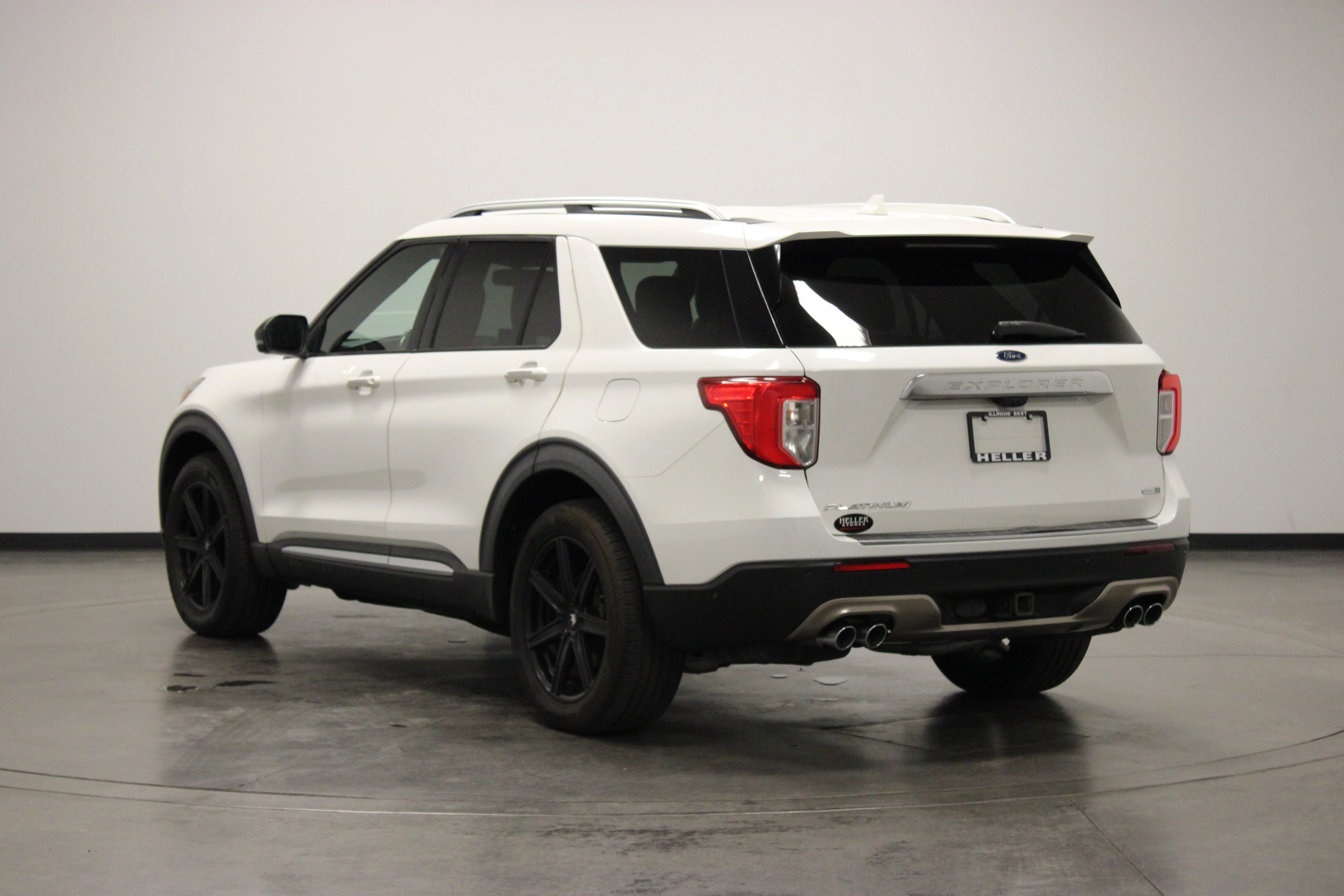 Used 2020 Star White Metallic Tri-Coat Ford Platinum image 6