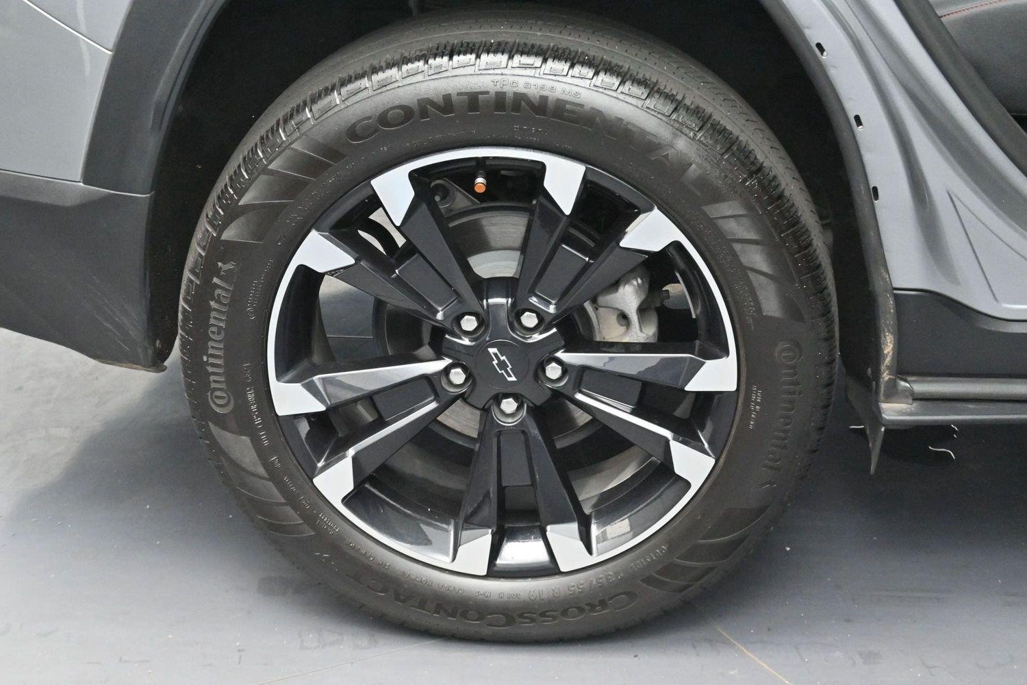 Used 2025 Sterling Gray Metallic Chevrolet FWD RS image 34
