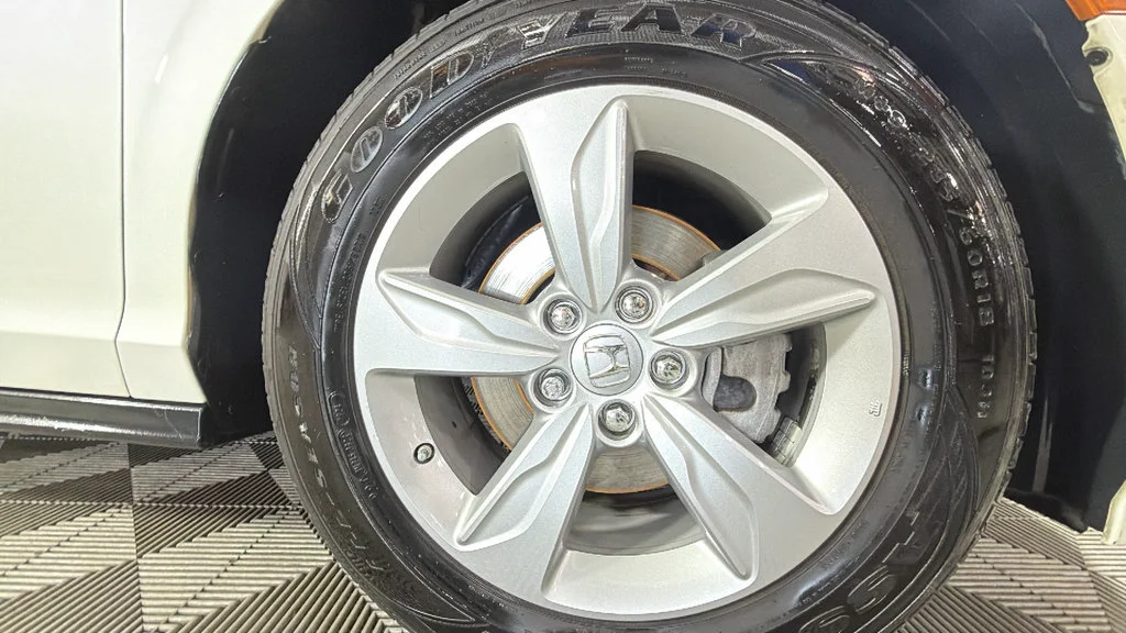 Used 2019 White Honda EX-L image 41