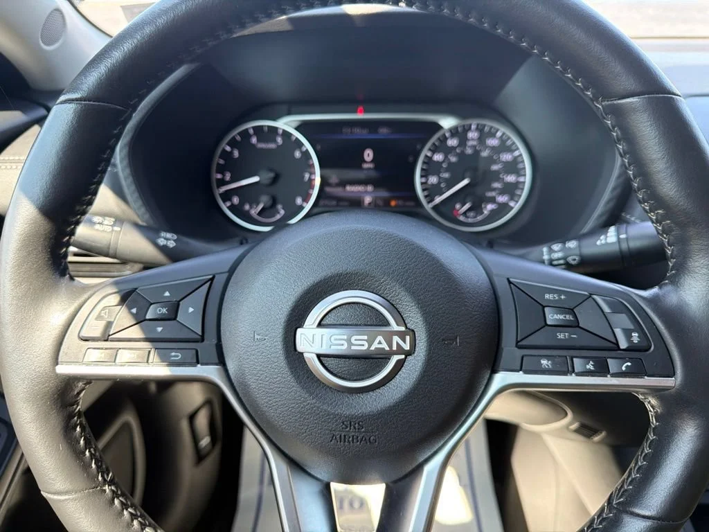 Used 2025 Super Black Nissan SV image 17