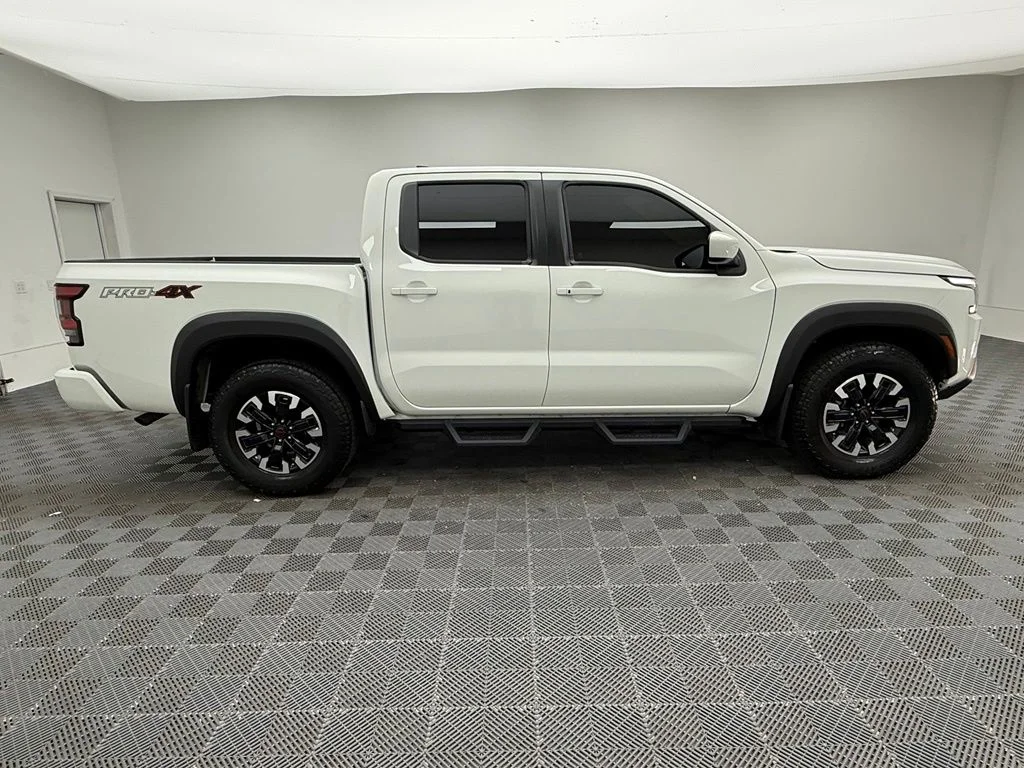 Used 2024 White Nissan PRO-4X image 7