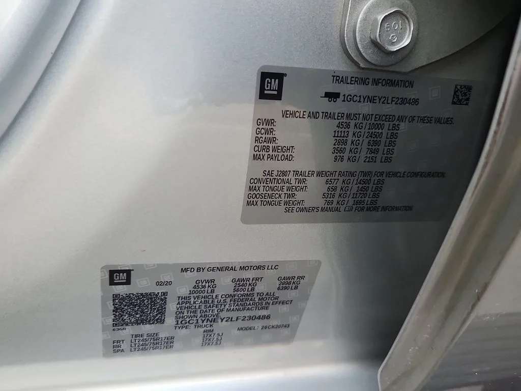 Used 2020 Silver Chevrolet LT image 18