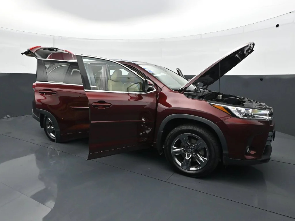 Used 2018 Ooh La La Rouge Mica Toyota Limited Platinum image 35