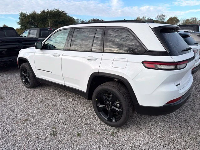 New 2027 Bright White Clear-Coat Paint Jeep  image 5