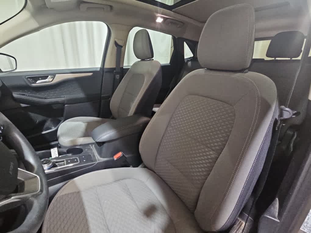Used 2020 Desert Gold Metallic Ford SE image 8