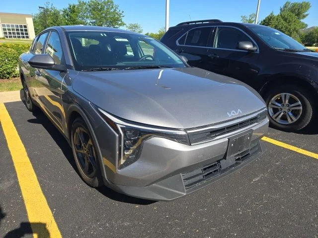 2025 Kia K4 LXS AT's photo