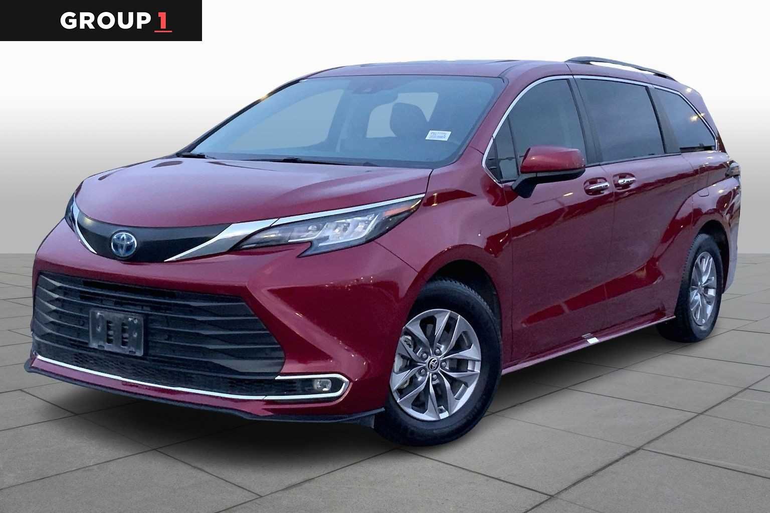 2023 Toyota Sienna XLE 8-Passenger Hybrid FWD's photo