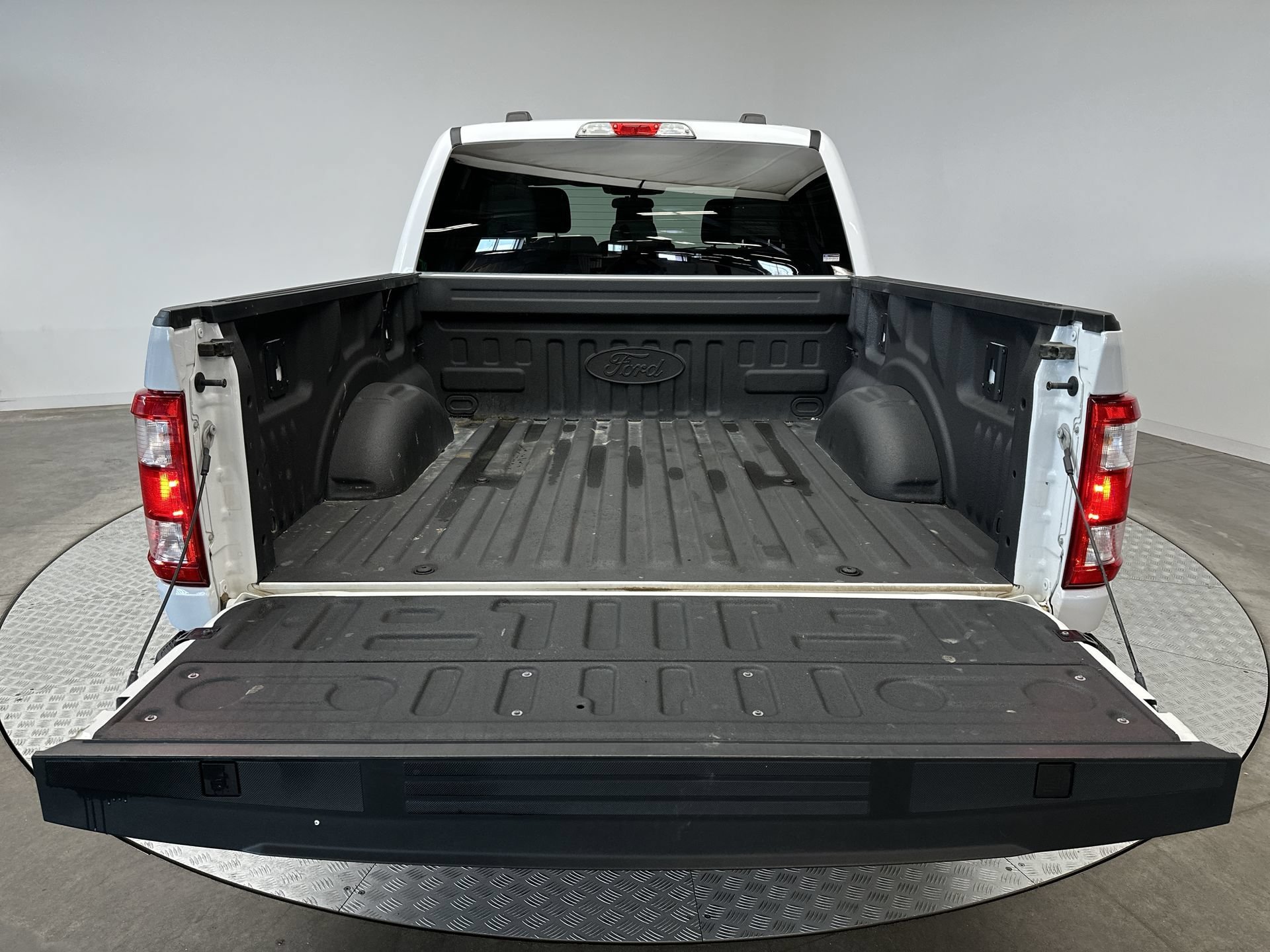 Used 2023 Oxford White Ford XL image 24