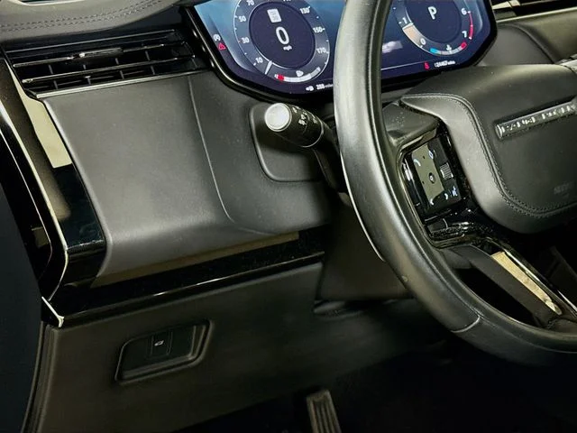 Certified Used 2023 Black Land Rover SE Dynamic image 10