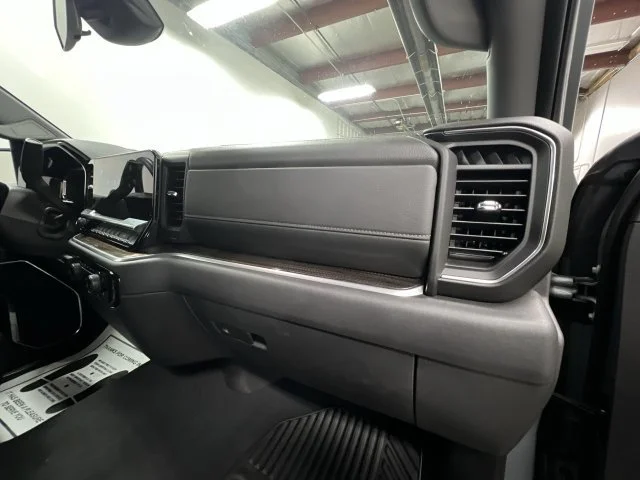 2025 Chevrolet Silverado 1500 LT - Photo 29
