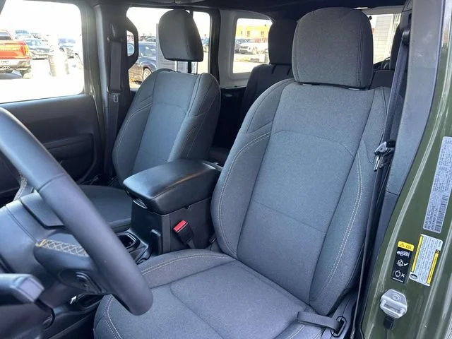Used 2024 Geen Jeep Sport S image 18
