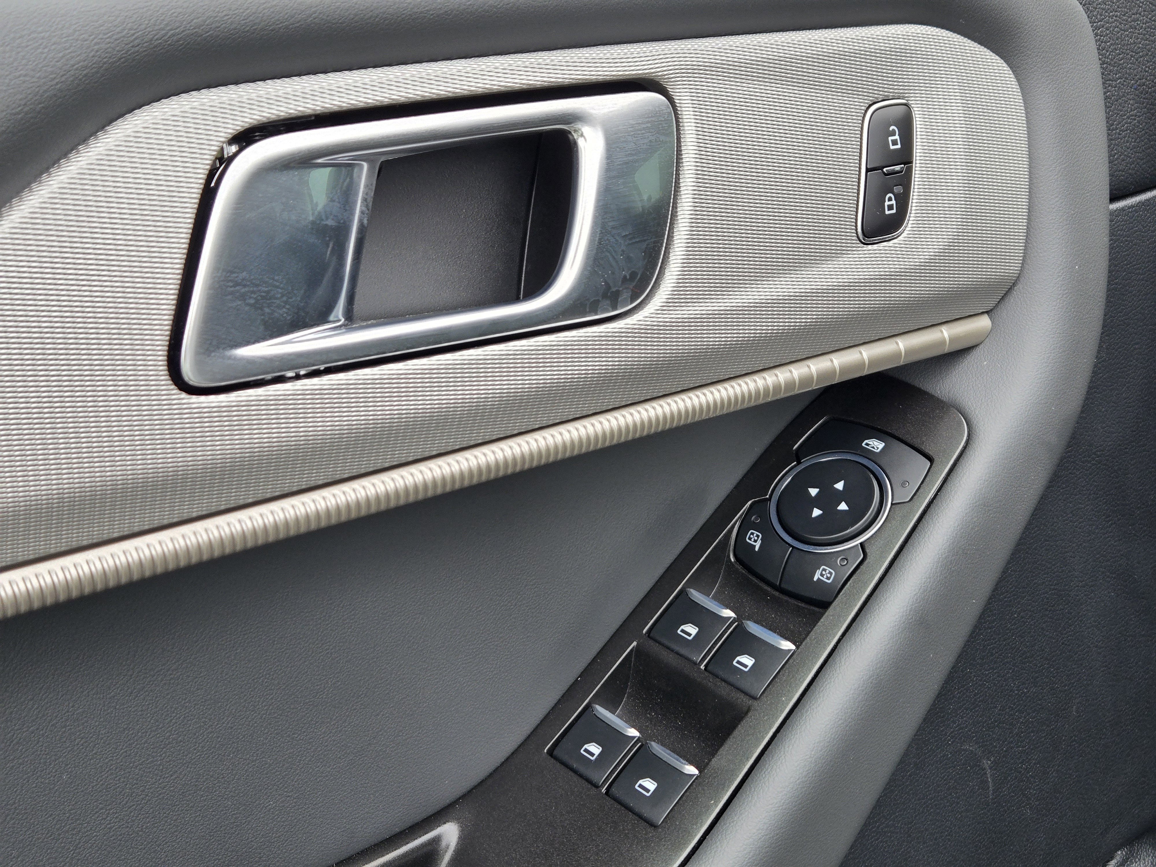 New 2026 Space White Metallic FORD Active image 15