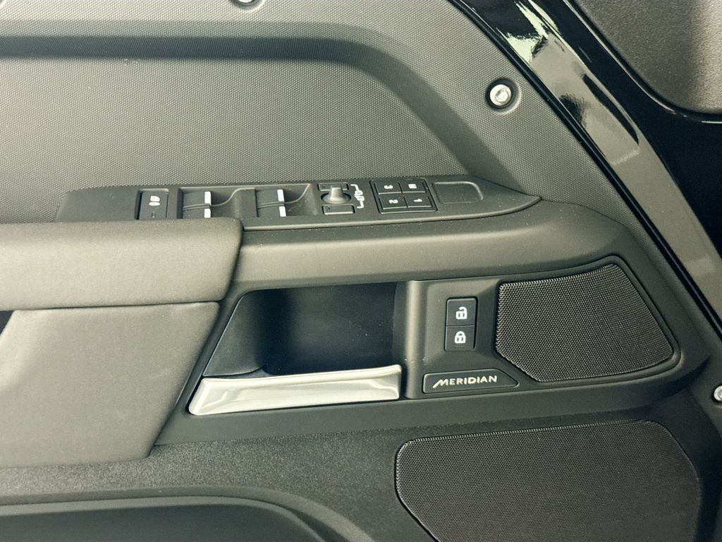 New 2026 Santorini Black Land Rover S image 16
