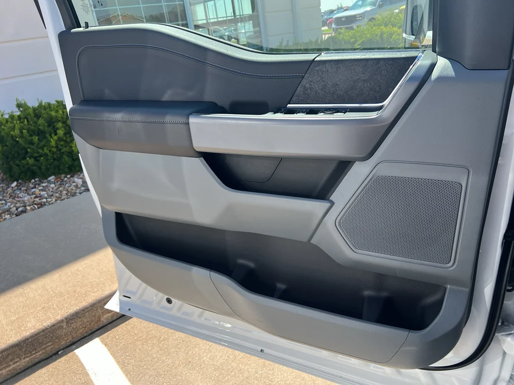 New 2026 Oxford White Ford XLT image 22
