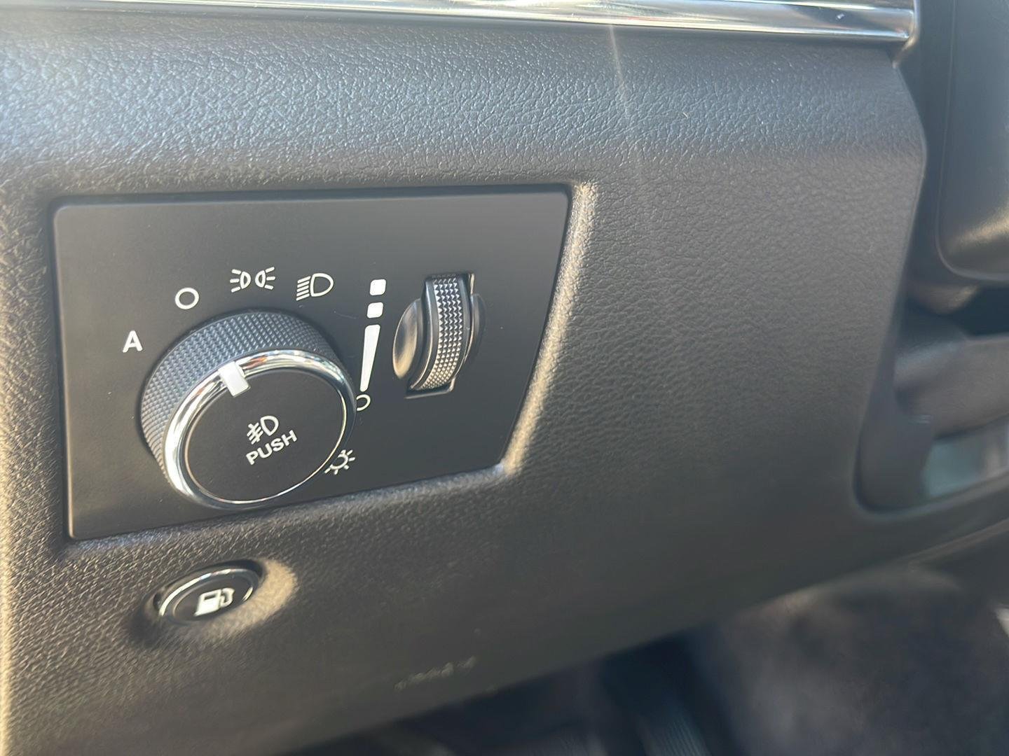Used 2018 Diamond Black Crystal Pearlcoat Jeep Sterling Edition image 19