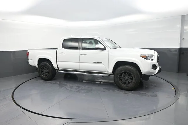 Used 2022 White Toyota SR5 image 24