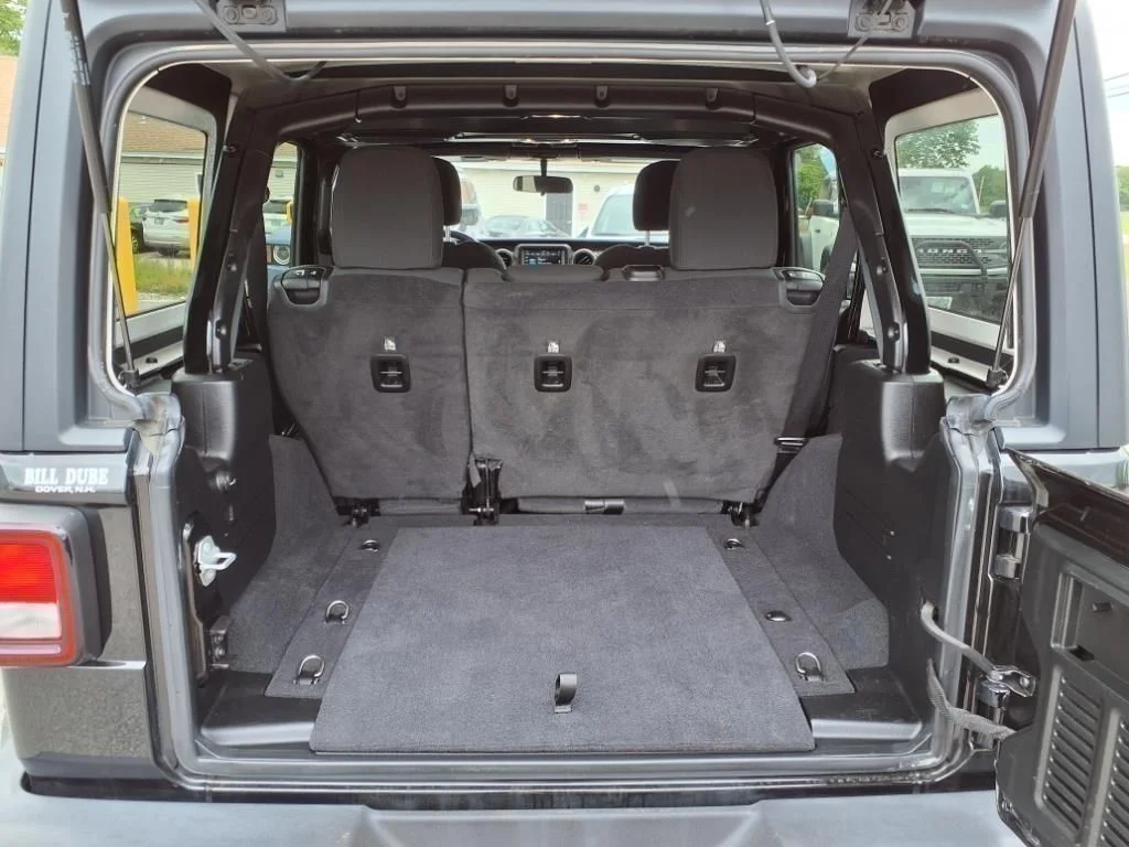 2021 Jeep Wrangler Unlimited Willys - Photo 8