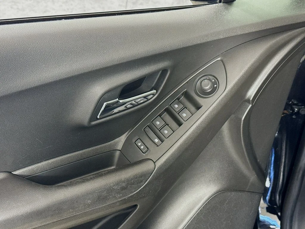 Used 2020  Chevrolet LT image 17