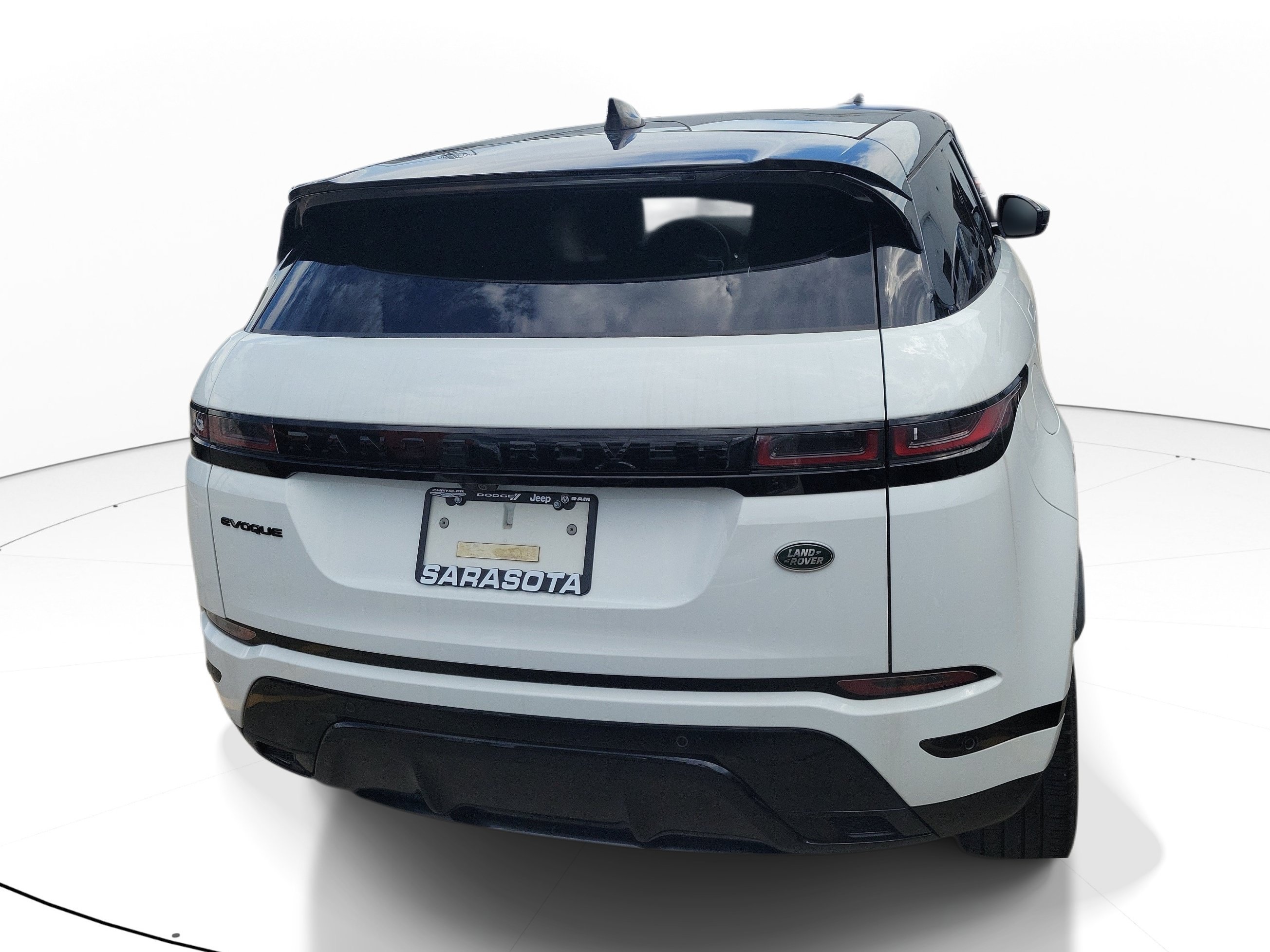Used 2023 White Land Rover R-Dynamic SE image 10