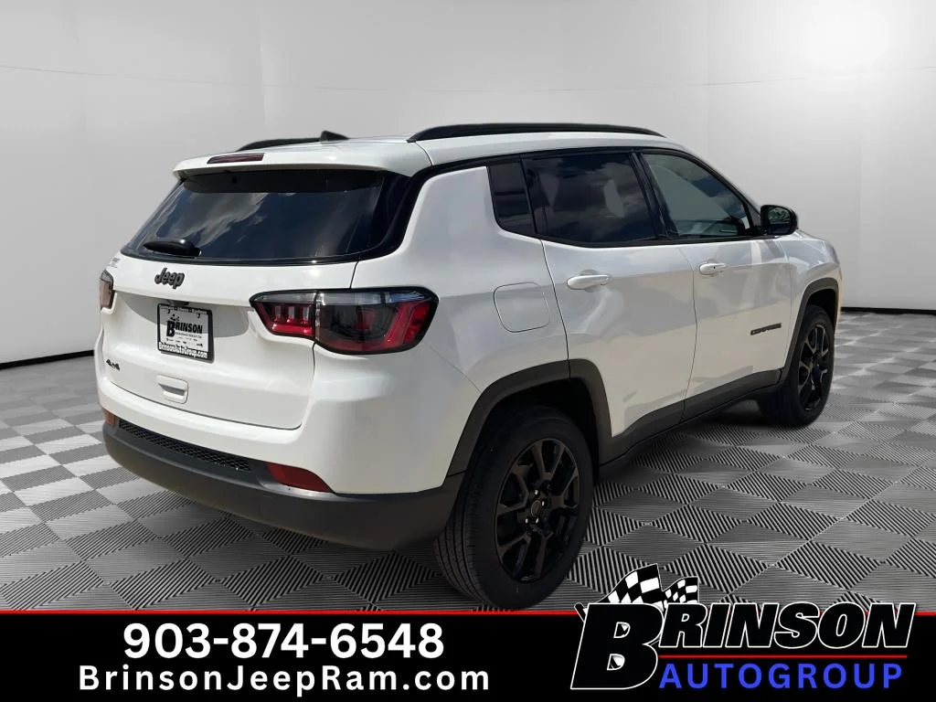 New 2026 Bright White Clearcoat Jeep Latitude Altitude image 5